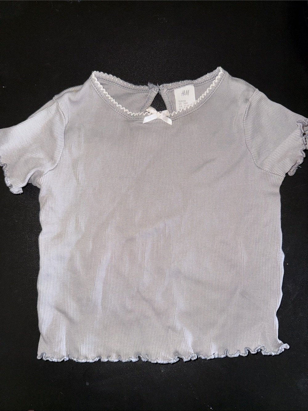 H&M Light Gray Ribbed Short Sleeve Top with Bow Accent